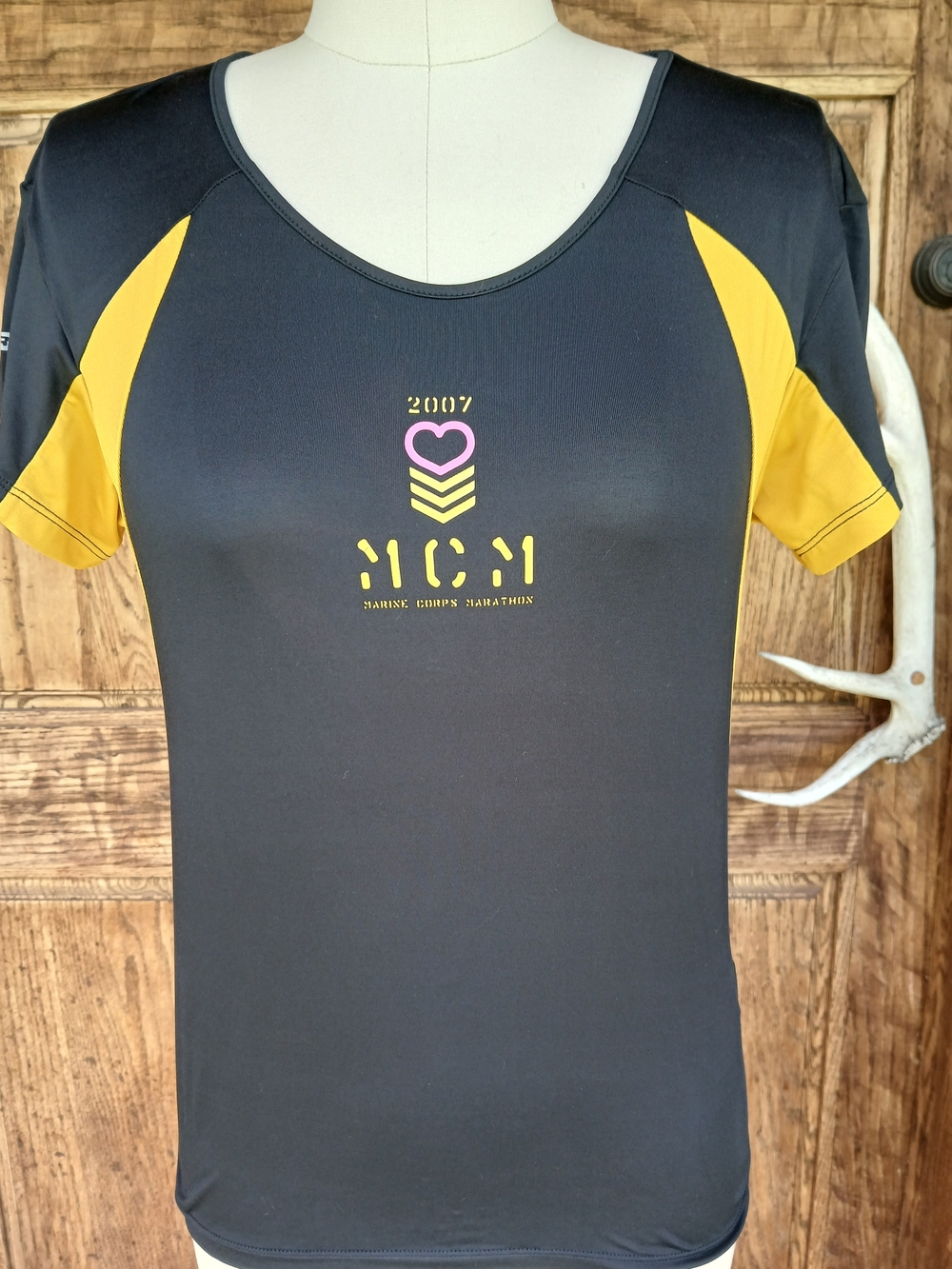 Brooks 2007 Marine Corps Marathon Women's Short Sleeve Running Shirt MED